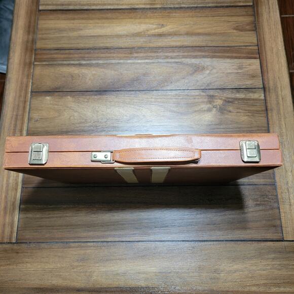 VINTAGE Backgammon Game in Classic Brown Suitcase - Picture 8 of 9